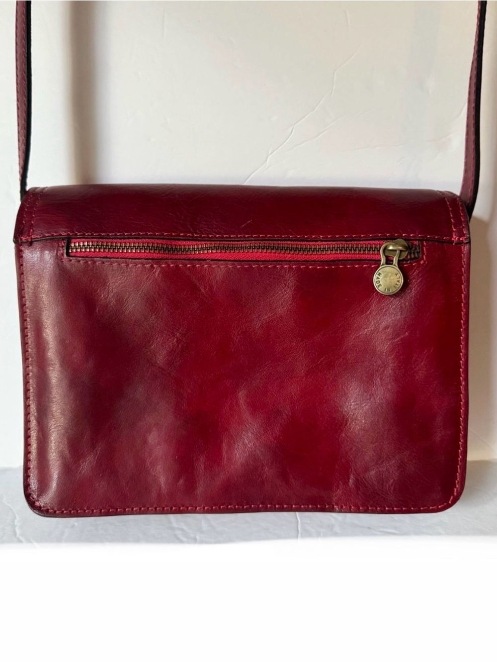 Vera Pelle Red Leather Messenger Crossbody. - Picture 2 of 16